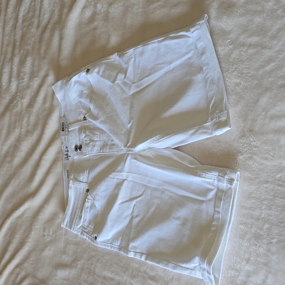Style & Company White DB Shorts  Size‎ 4 NWT